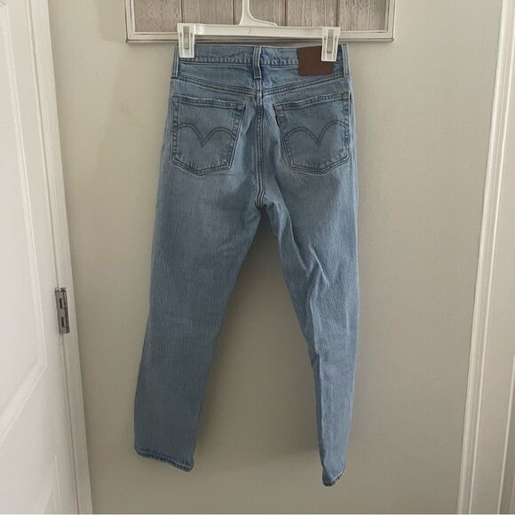 Levi’s Wedgie Straight - Light Wash - Picture 8 of 12
